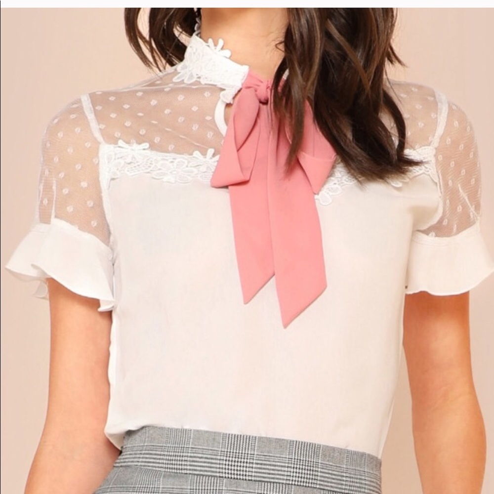 ⚡️⚡️🆕 Lace appliqué Tie Neck White Blouse